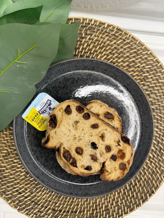 Local Raisin Toast (V)