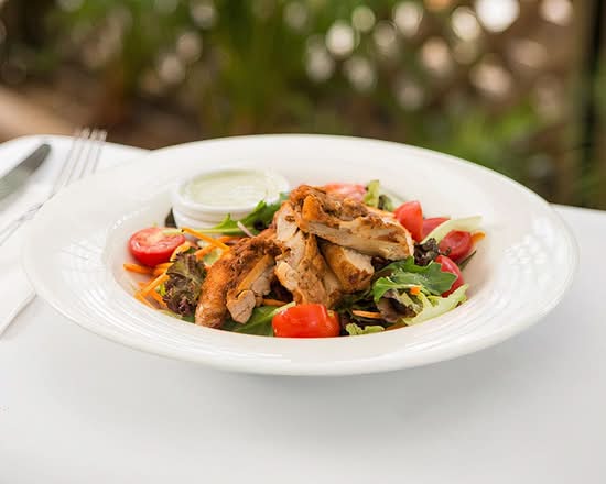 Tandoori Chicken Salad + Free Can of Soft Drink or Chocolate Brownie