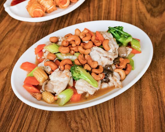 Braised Chicken with Cashew Nuts
