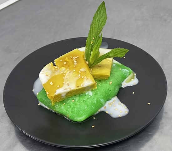 Pandan Sticky Rice with Egg Custard