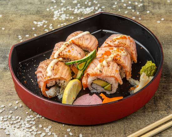 Aburi Salmon Sushi Roll