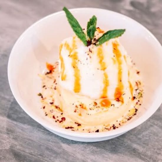 Vanilla Ice Cream With Topping
