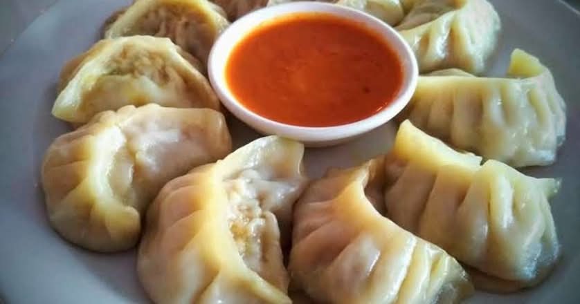 Steamed Chicken Momos (10Pcs)