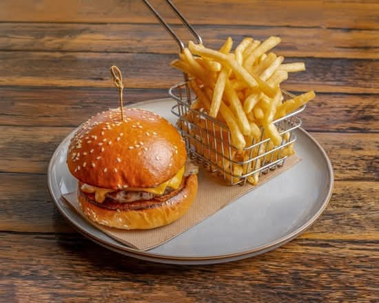Classic Cheeseburger