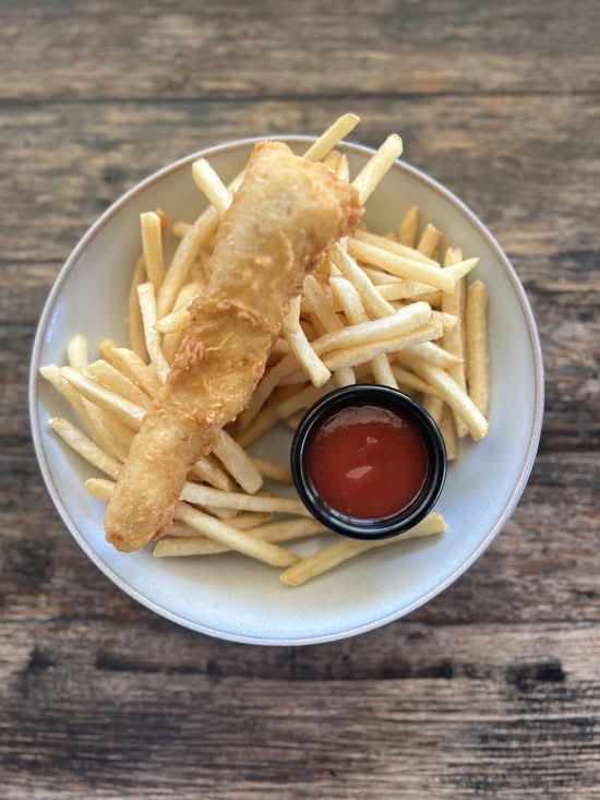 Kid's Fish and Chips WithTomato Sauce