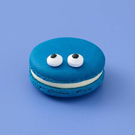 Cookie Monster Macaron